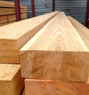 Брус обрезной  из лиственницы