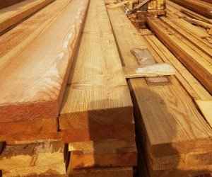 Обрезная доска из лиственницы 40x150x6000 мм