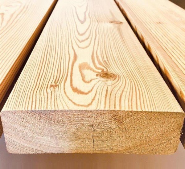 Строганная доска из лиственницы 50x100x6000 мм